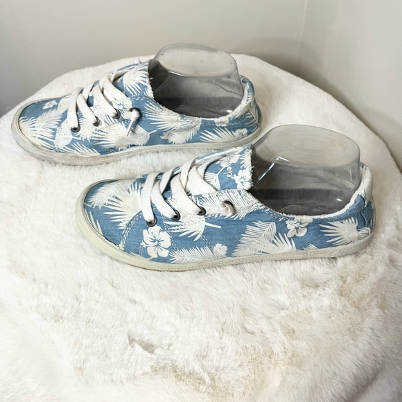 Jellypop Women’s Blue and White Floral Slip In Sneakers Sz 8.5 - Picture 2 of 7
